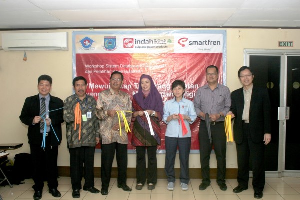 Bersinergi dengan saling memberi WARNA masing masing memegang Kertas KOKORU