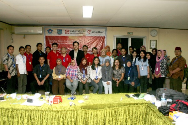 Foto Bersama seluruh peserta di akhir acara Foto Bersama seluruh peserta di akhir acara
