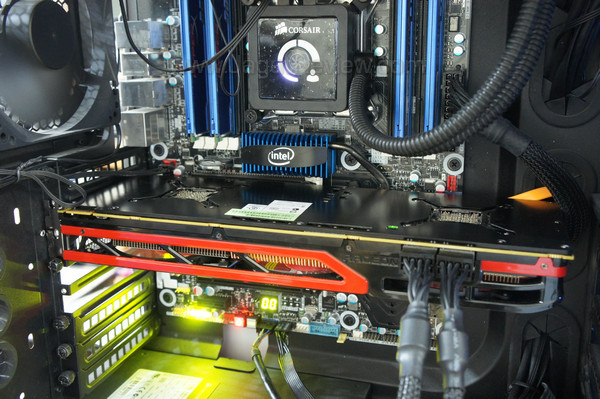 amd radeon hd 7990 on action 01 amd radeon hd 7990 on action 01