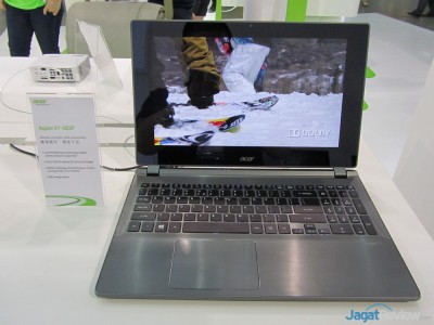 Seri baru, Aspire V7, salah satu seri yang sudah pakai Haswell plus graphics diskrit.