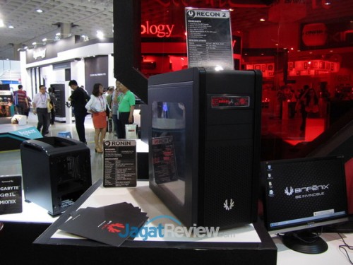 BitFenix Booth Raid - Computex 2013 (11)