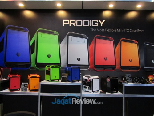 BitFenix Booth Raid - Computex 2013 (13)