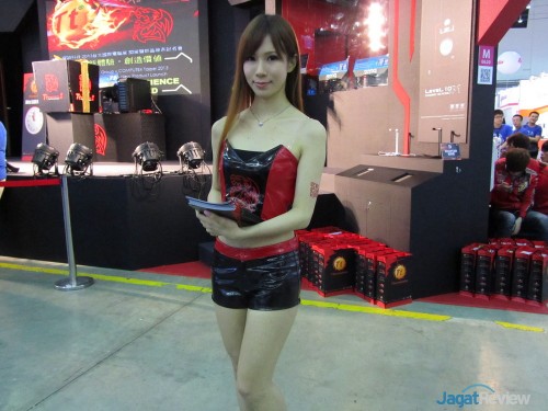 Booth Babes Computex 2013 - Jagat Review (1)