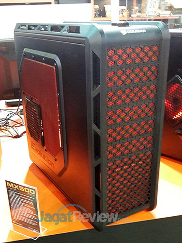 Computex 2013 Booth Raid: Cougar 6 Cougar MX 500