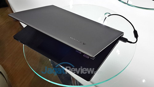 Computex 2013 Booth Raid: Intel 16 Lenovo Yoga
