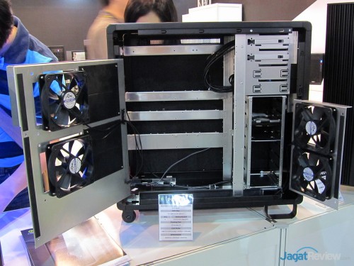 Computex 2013 Booth Raid: Lian Li 9 Lian Li Booth Raid - Computex 2013 (14)