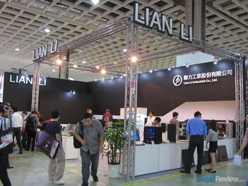 Computex 2013 Booth Raid: Lian Li 1 Booth Lian Li