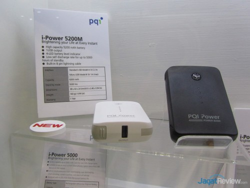 Power bank yang satu ini memiliki konektor USB dan juga Lightning, sehingga bisa digunakan untuk mengisi daya produk terbaru dari Apple.