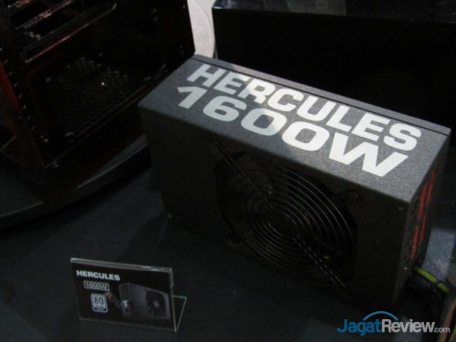 Rosewill Booth Raid - Computex 2013 (16)