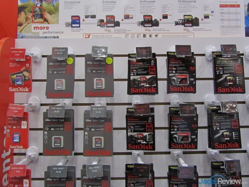 Computex 2013 Booth Raid: SanDisk 3 Jajaran produk SD Card. SanDisk membagi SD Card mereka ke beberapa tipe yang disesuaikan dengan kebutuhan pengguna.