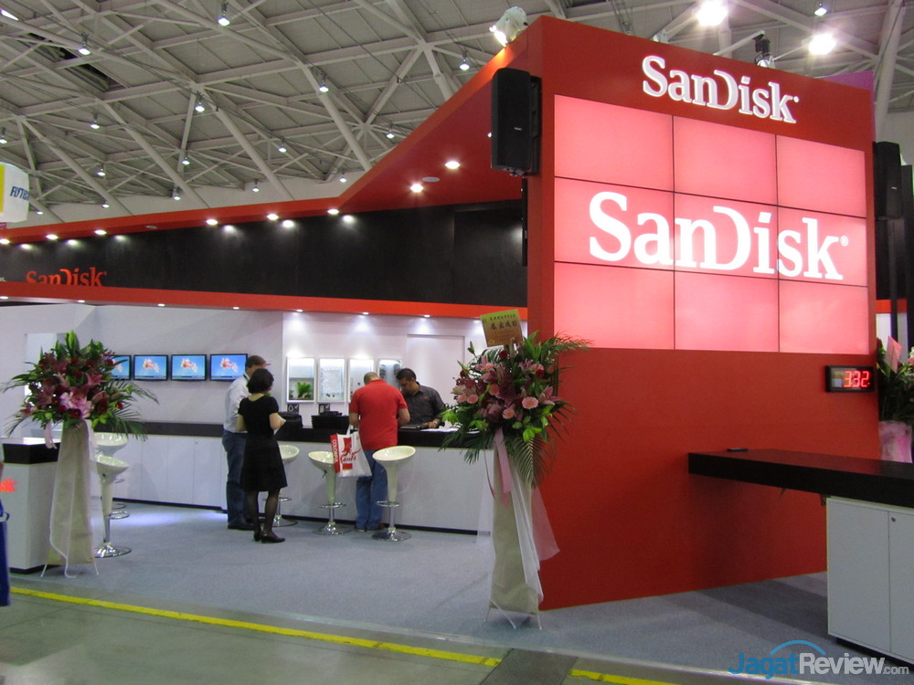 SanDisk Booth Raid Computex 2013 3