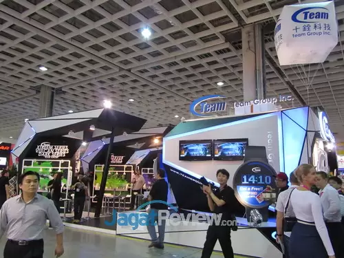 Team Booth Raid Computex 2013 13