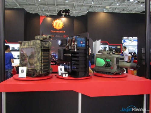 Casing dan Cooling Baru Thermaltake Menampakkan Diri di Computex 2013 4 Casing hasil modifikasi dari beberapa seri casing Thermaltake.