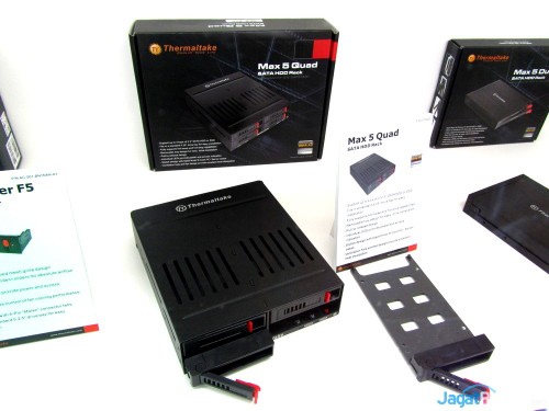 Pengguna bisa melepas storage 2.5