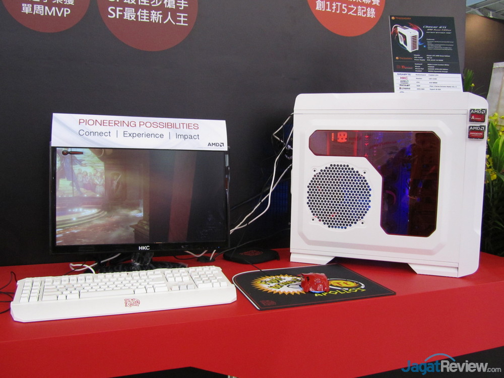 Thermaltake Booth Raid Computex 2013 60