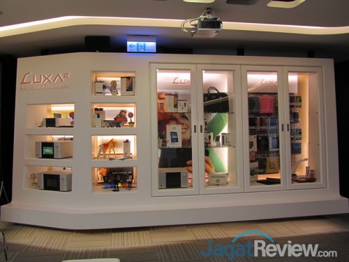 Tidak ketinggalan, produk dari LUXA2 juga ditampilkan di showroom tersebut.