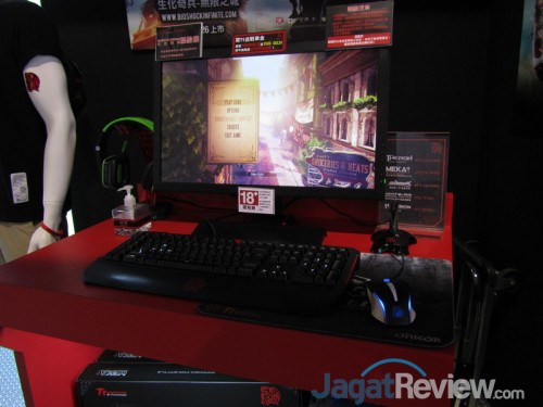 Salah satu PC Gaming yang disiapkan Thermaltake untuk mencoba produk Tt eSPORT.