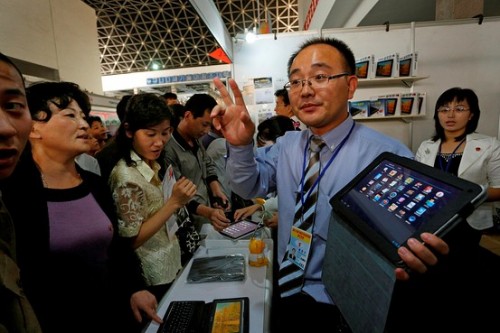 Korea Utara Rilis Tablet Andoid non-Wifi 1 korut tab 1