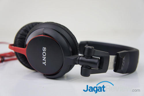 Hands-On Review: Sony MDR-V55 - Headphone DJ dengan Harga Dibawah 1 Juta 1 Penampakan dari samping