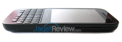 Review Singkat: Sehari dengan BB10 Termurah Saat Ini, Blackberry Q5 5 Blackberry Q5 - Sisi Kanan