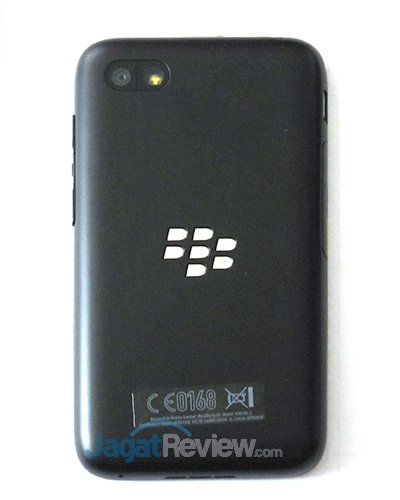 Review Singkat: Sehari dengan BB10 Termurah Saat Ini, Blackberry Q5 2 Blackberry Q5 - Tampak Belakang