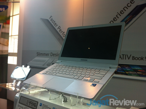 samsung ATIV Book 9 Lite 8