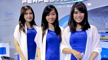 Booth Babes IIMS 2013 24 F