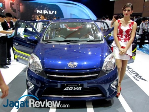 Rangkaian Mobil Baru di Indonesia International Motor Show 2013 - Part 1 1 Agya