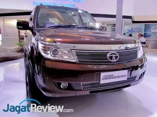 Rangkaian Mobil Baru di Indonesia International Motor Show 2013 - Part 1 7 Safari STORME: varian baru dari Safari ini menggunakan mesin diesel berkapasitas 2200 cc.