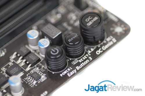 Review MSI Z77A-GD65 Gaming: Motherboard Gaming Untuk Ivy Bridge 8 MSI_Z77-GD65_Gaming_OnboardButton