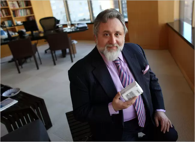 Butuh US$ 1 Juta Agar Profesor Ini Mau Bikin Akun Facebook 9 facebook 1