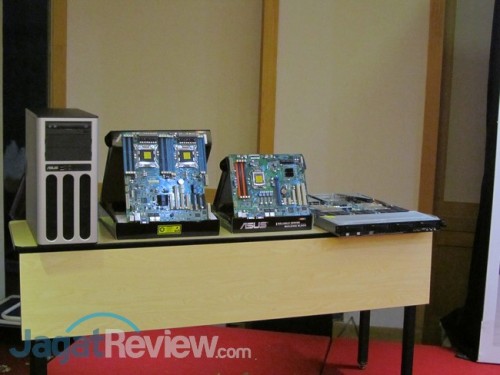 Produk server dari seri TS dan RS serta motherboard P8B-X untuk LGA1155 dan Z9PR-D12 untuk LGA2011.