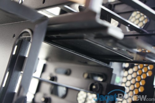 Hands-On Review: Bitfenix Prodigy Casing Mini-ITX yang Modis 5 DSC00952ss