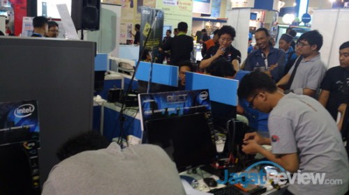 AOCT 2013 Nasional: Pro OC Tournament Dimulai! 3 Iqbal (kiri) dan Fajar (kanan).