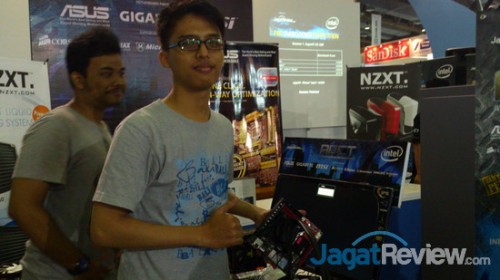 AOCT 2013 Nasional: Sesi 1 (SuperPi 32M - Asus) Pro OC Tournament Berakhir 2 Fajar Martin dengan sistem yang digunakannya sepanjang sesi pertama, dengan motherboard Asus Maximus VI IMPACT.