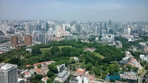 Sesi siang dari rangkaian acara Dell sepanjang hari ini diselenggarakan di lantai 69 dari Swissotel The Stamford, Singapura.