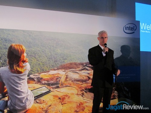 XPS 11 - Ultrabook 2-in-1 Andalan Dell 1 Peter Marrs dari Dell APJ ketika memperkenalkan XPS 11.