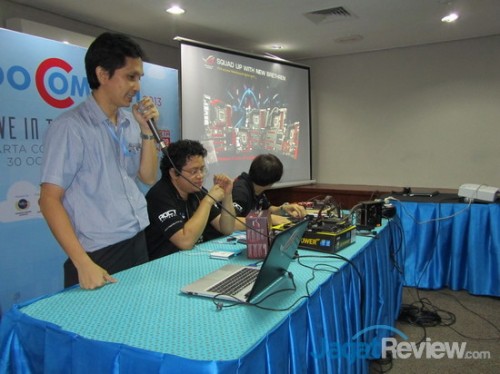 Bapak Ryan dari Asus Indonesia memberikan beberapa informasi menarik terkait jajaran produk ROG dari Asus yang salah satunya digunakan dalam turnamen, Maximus VI IMPACT.