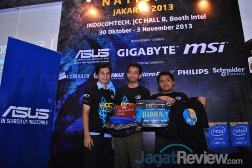 Juara 1, tim Overheat, mendapatkan motherboard Maximus V GENE dari Asus dan paket souvenir dari sponsor.