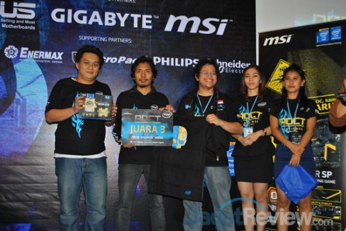Juara 3, Pasti Junior, mendapatkan motherboard dari MSI dan paket souvenir dari sponsor. Hadiah diserahkan oleh Master Judge, Alva Jonathan.
