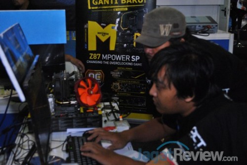 Giani_Gracio menjadi satu-satunya tim yang sukses menembus baseline score.