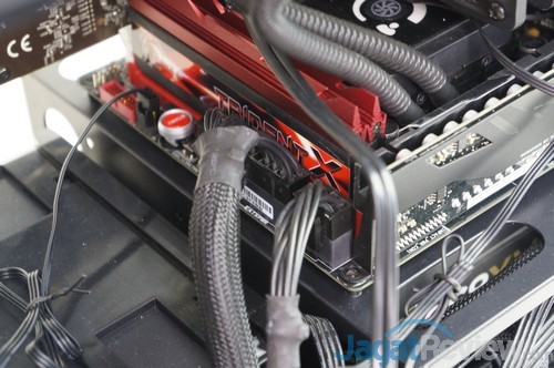 Hands-On Review: Bitfenix Prodigy Casing Mini-ITX yang Modis 9 DSC00904ss