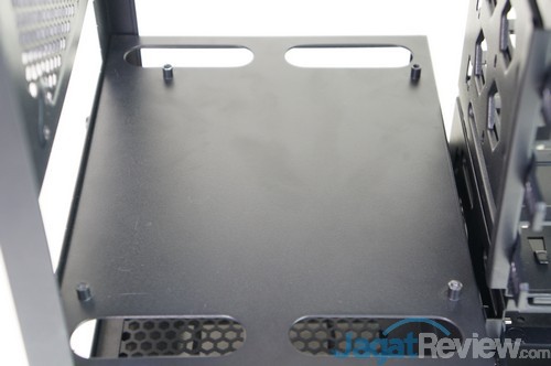 Hands-On Review: Bitfenix Prodigy Casing Mini-ITX yang Modis 19 Namun nampaknya bagian untuk motherboard hanya dapat memuat sampai Mini-ITX