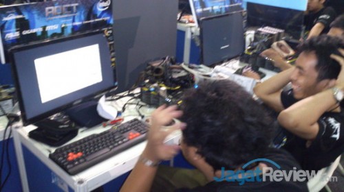 AOCT 2013 Nasional: Neraka di Kualifikasi Kedua 2 Tim Overheat ketika beraksi mencari performa maksimal Core i7-4770K di motherboard MSI Z87 MPower SP.