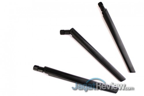 Hands-On Review: Asus RT-AC68U - Salah Satu Router Wireless AC Perdana Asus 6 3 antena yang disertakan Asus dalam paket penjualan RT-AC68U untuk dipasang ke perangkat tersebut.