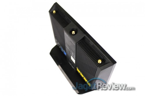 Hands-On Review: Asus RT-AC68U - Salah Satu Router Wireless AC Perdana Asus 5 Tempat memasang antena di bagian atas RT-AC68U.