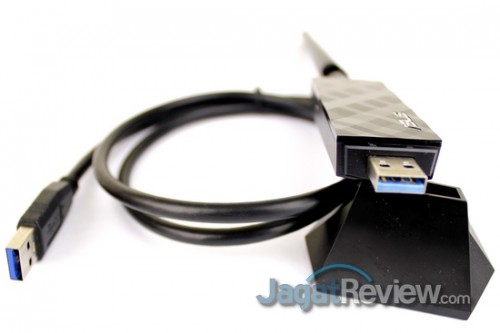 Hands-On Asus USB-AC56: Wireless AC USB Adapter dengan Ukuran Besar 7 Konektor USB 3.0 di USB AC-56 dan juga di extender yang disertakan.