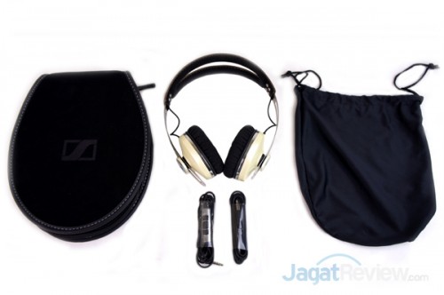 Hands-On Review – Sennheiser Momentum On-Ear: Headphone Stylish dengan Kualitas Suara Full-Stereo 3 Tersedia pula kantong kain dan dua buah kabel.