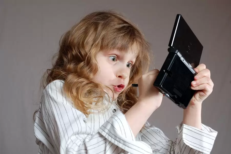 Anak 8 Tahun Temukan Konten Porno di 3DS 10 Fotolia 32231814 Subscription L