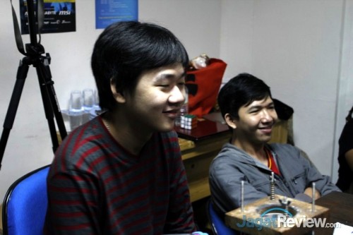 Sesi Overclocking Bareng Asus Indonesia dan Jagat OC dengan Juara AOCT 2013 Nasional 5 Erwin dan Krisno dari Brownie.